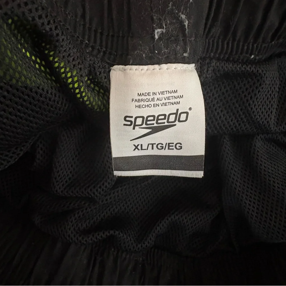 Speedo Black and Neon Green Swim Trunks Mens XL EUC